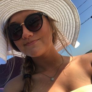 Meet your Posher, Nicole